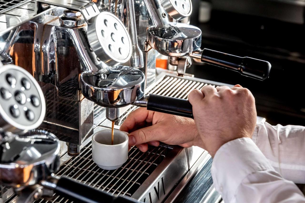 Radisson Blu Es. Hotel, Roma Eksteriør bilde Espresso machine