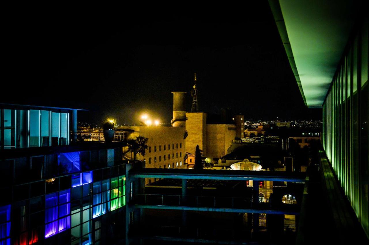 Radisson Blu Es. Hotel, Roma Eksteriør bilde The citadel at night